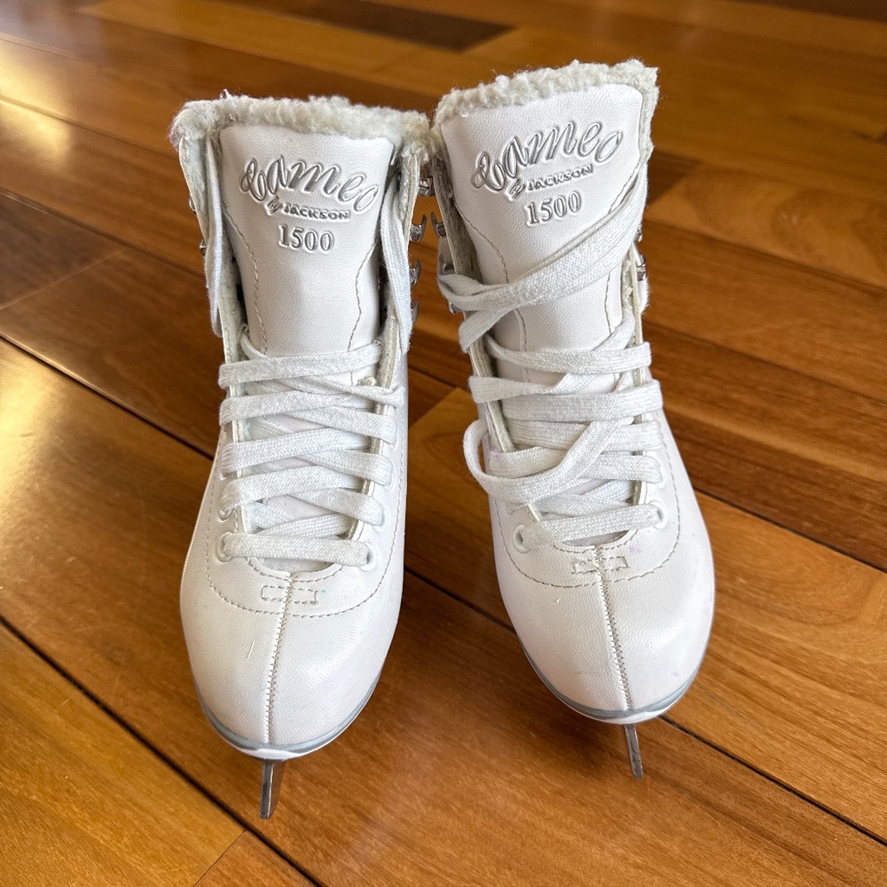 Cameo figure skates girl size 13